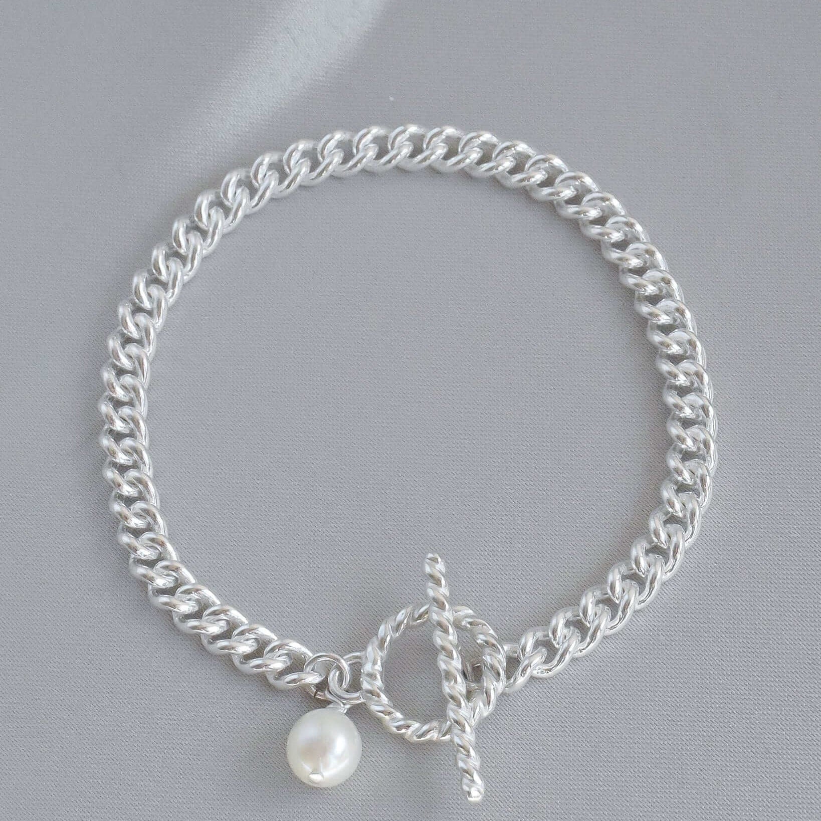 The Silver Stable- Handcrafted British Jewellery Silver T-Bar Pearl Bracelet Bracelets