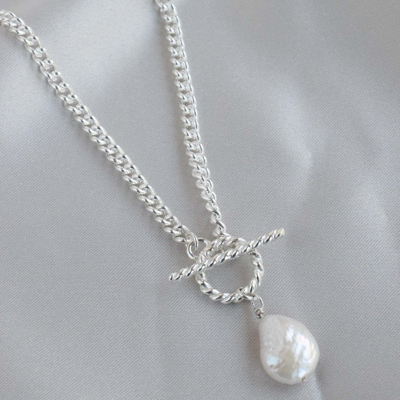 The Silver Stable- Handcrafted British Jewellery Silver T-Bar Pearl Necklace necklace