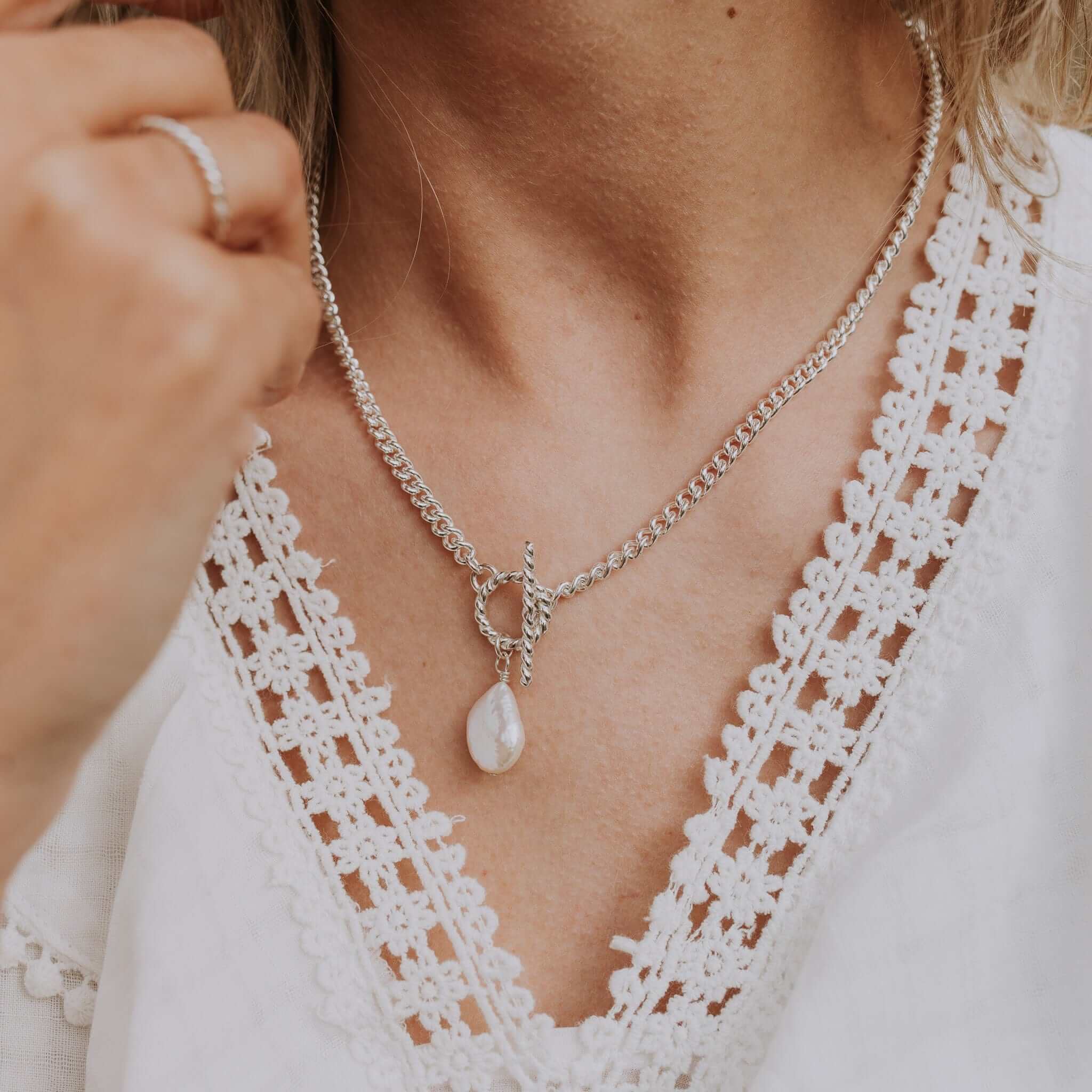 The Silver Stable- Handcrafted British Jewellery Silver T-Bar Pearl Necklace necklace